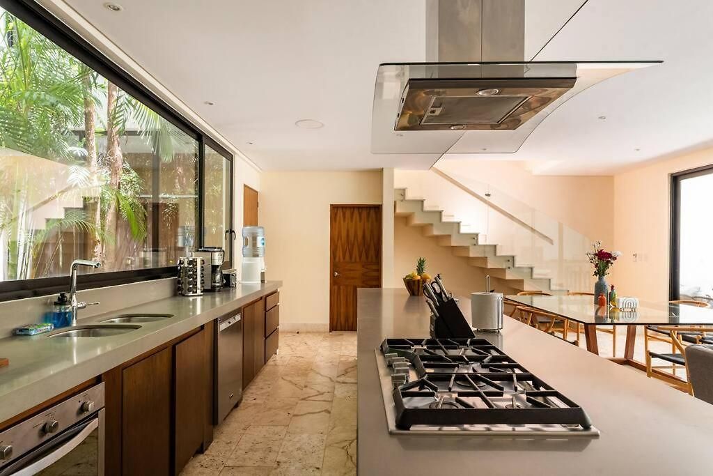 With Jacuzzi & Pool With Great Concierge Service Villa
