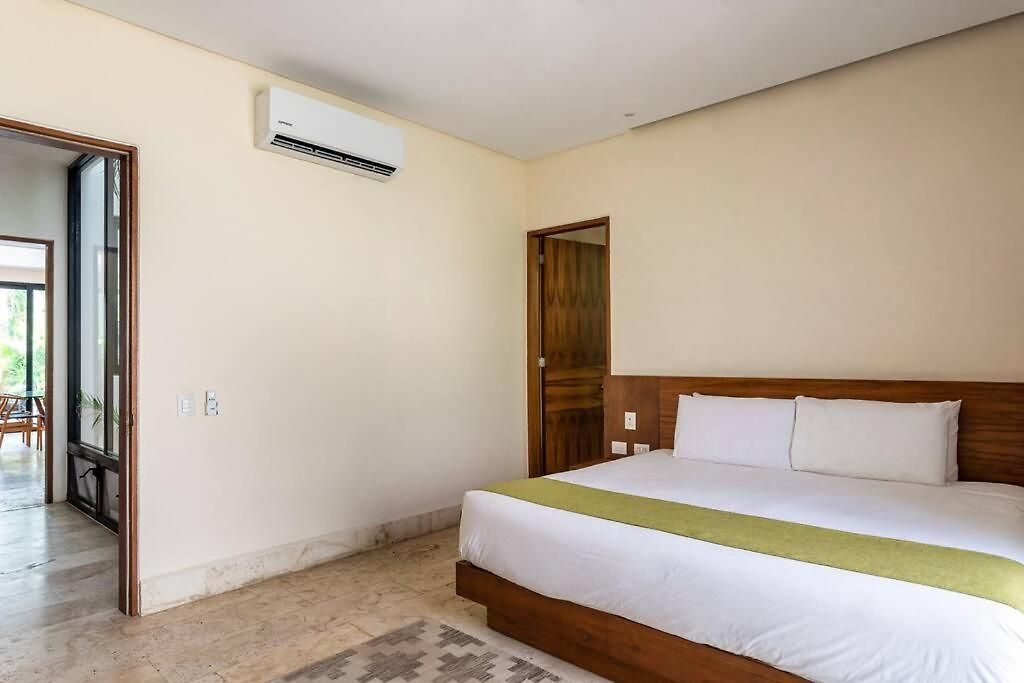 Villa With Jacuzzi & Pool With Great Concierge Service