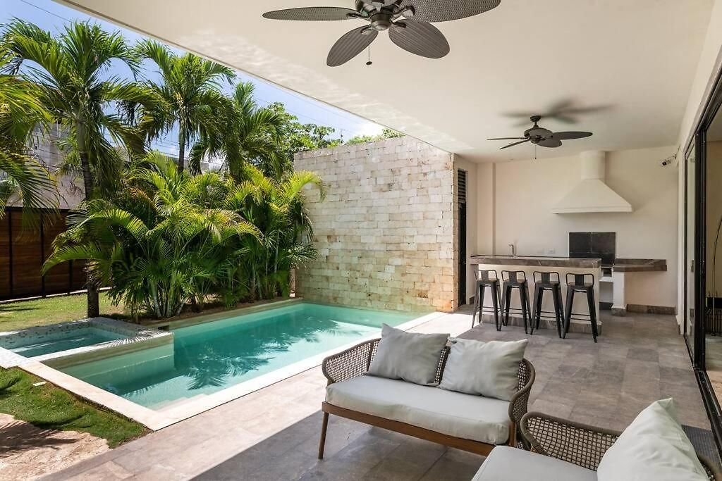 With Jacuzzi & Pool With Great Concierge Service Villa *