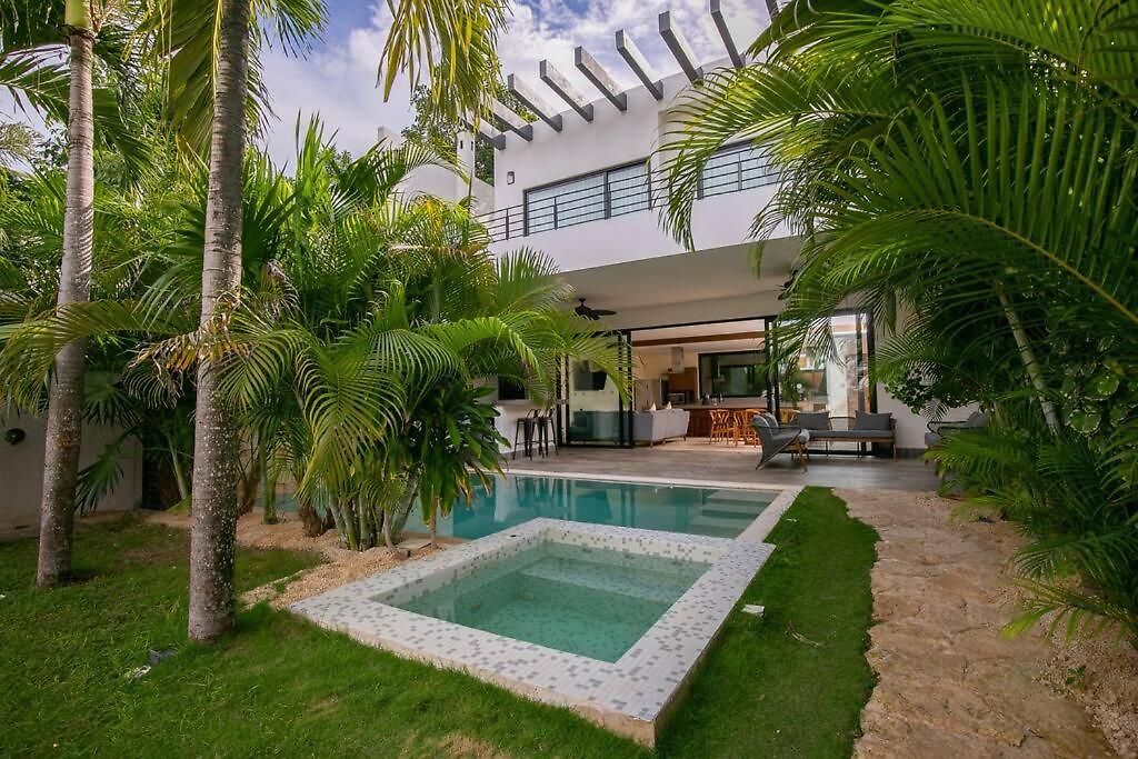 With Jacuzzi & Pool With Great Concierge Service *