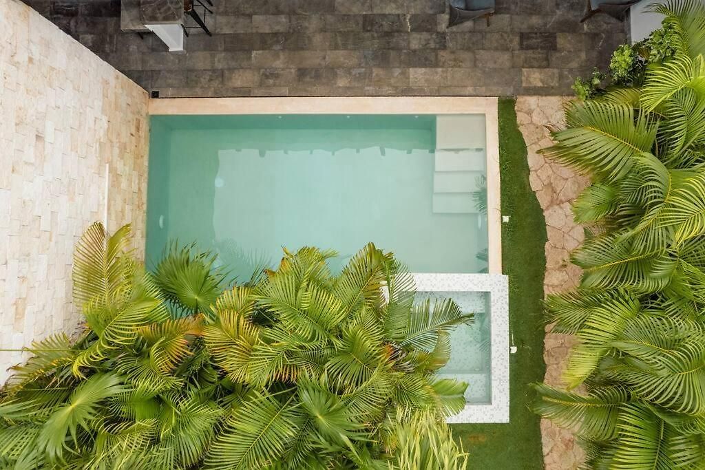 With Jacuzzi & Pool With Great Concierge Service Villa