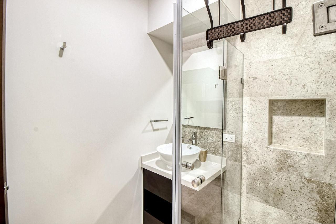 Menesse 102 At Av Coba Hotel