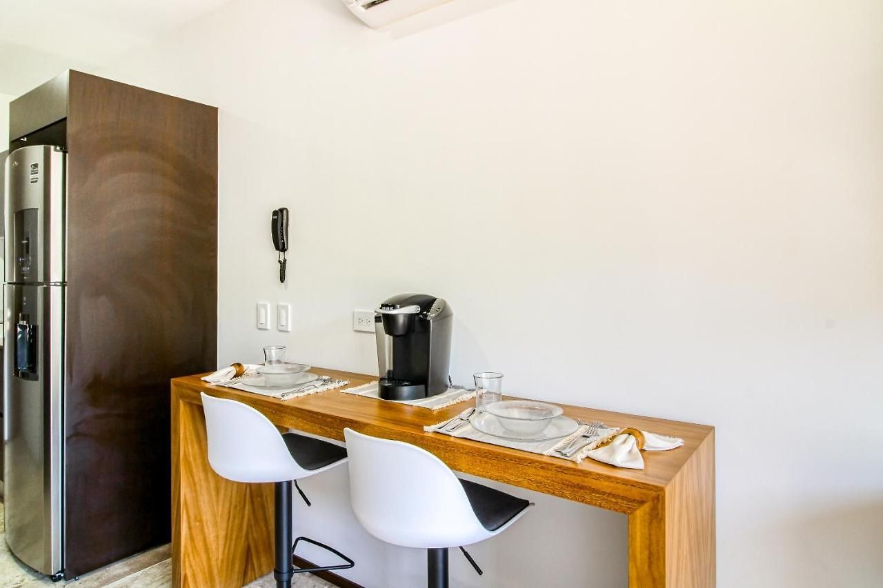 Menesse #204a Downtown Hotel *