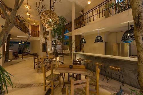 Koos Hotel