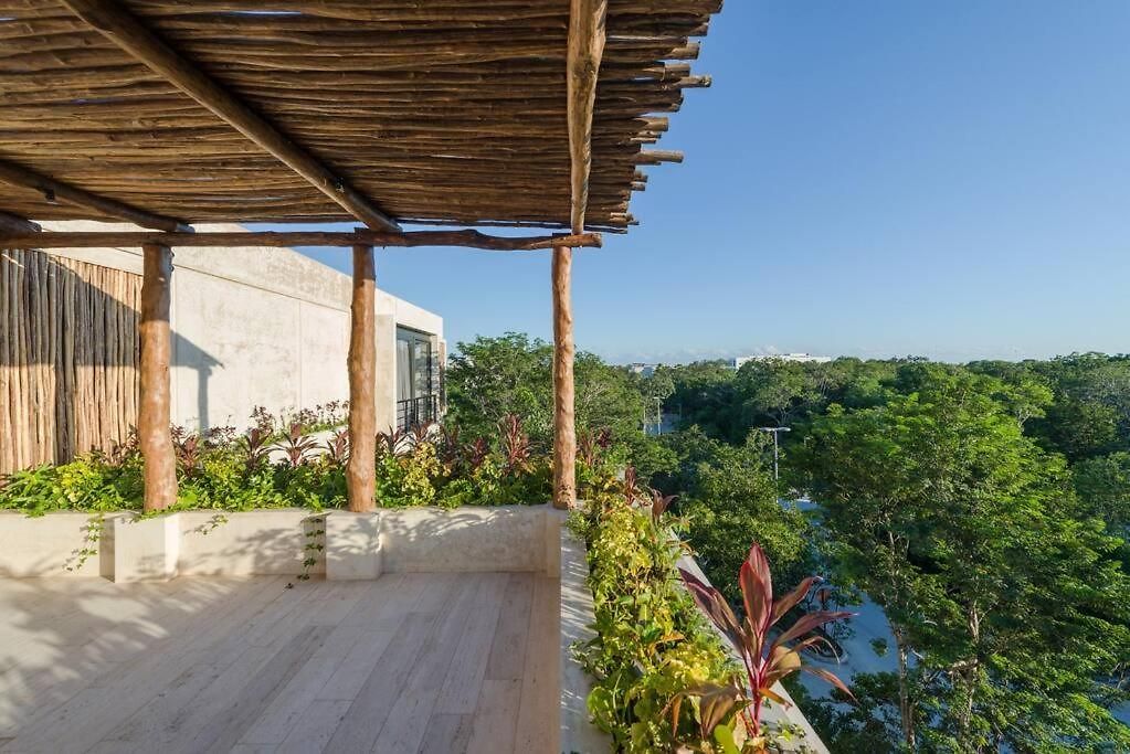 Beyond Amazing 3bd 2br/ Balcony *