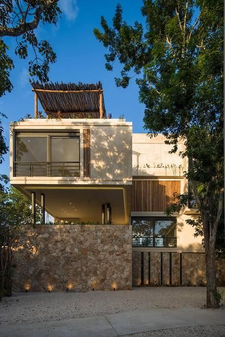 Beyond Amazing 3bd 2br/ Balcony