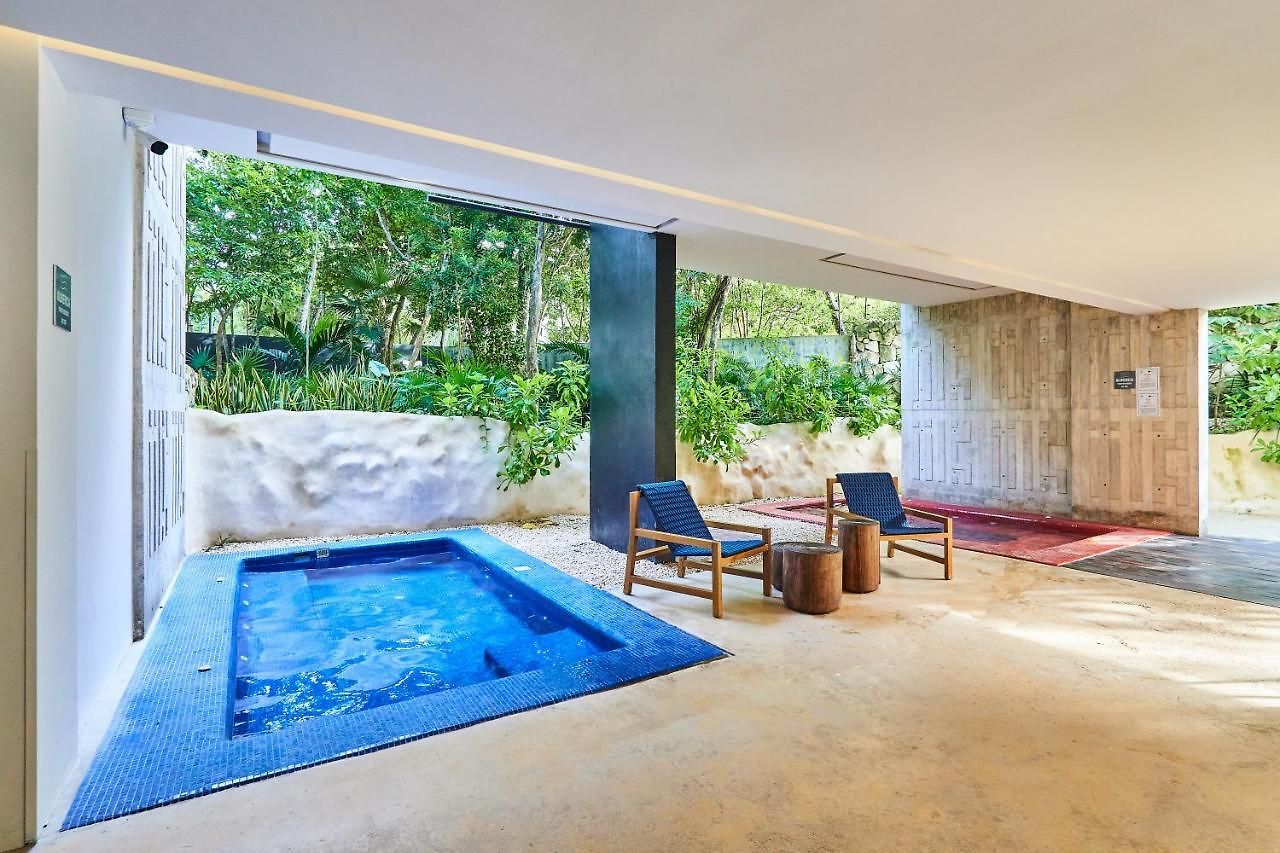 Bond - Centric & Private Plunge Pool & Club Access Apartment