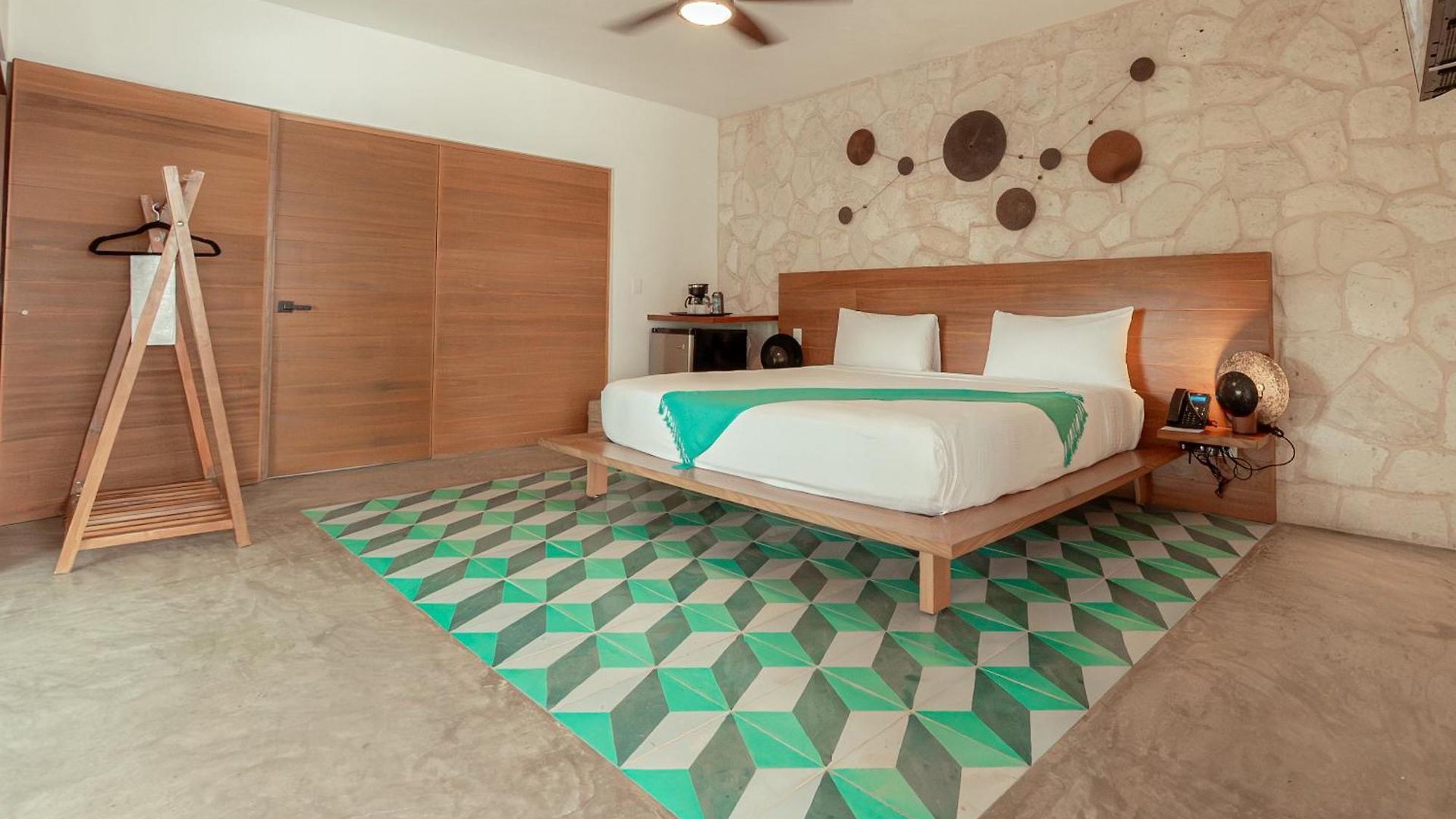 Prana Boutique 4*