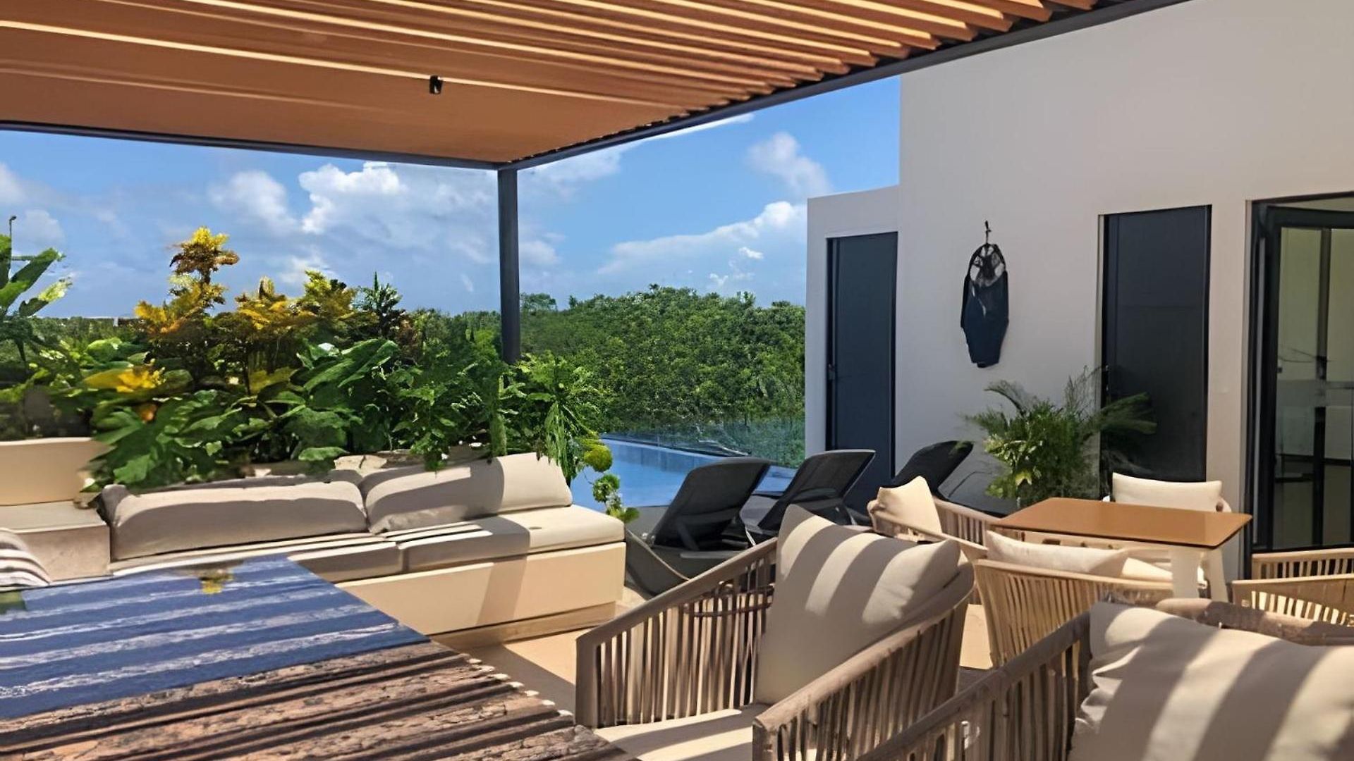Exclusive Building Infinity Pool And Gym Restaurants And Bar District Nearby Tulum