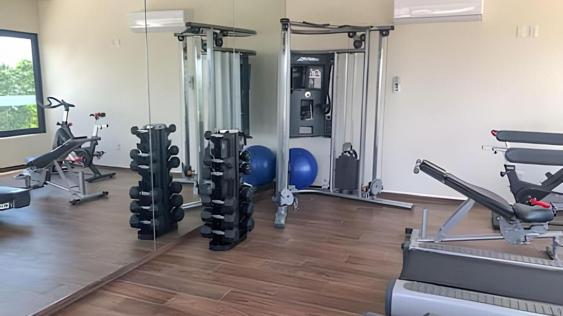 Exclusive Building Infinity Pool And Gym Restaurants And Bar District Nearby *