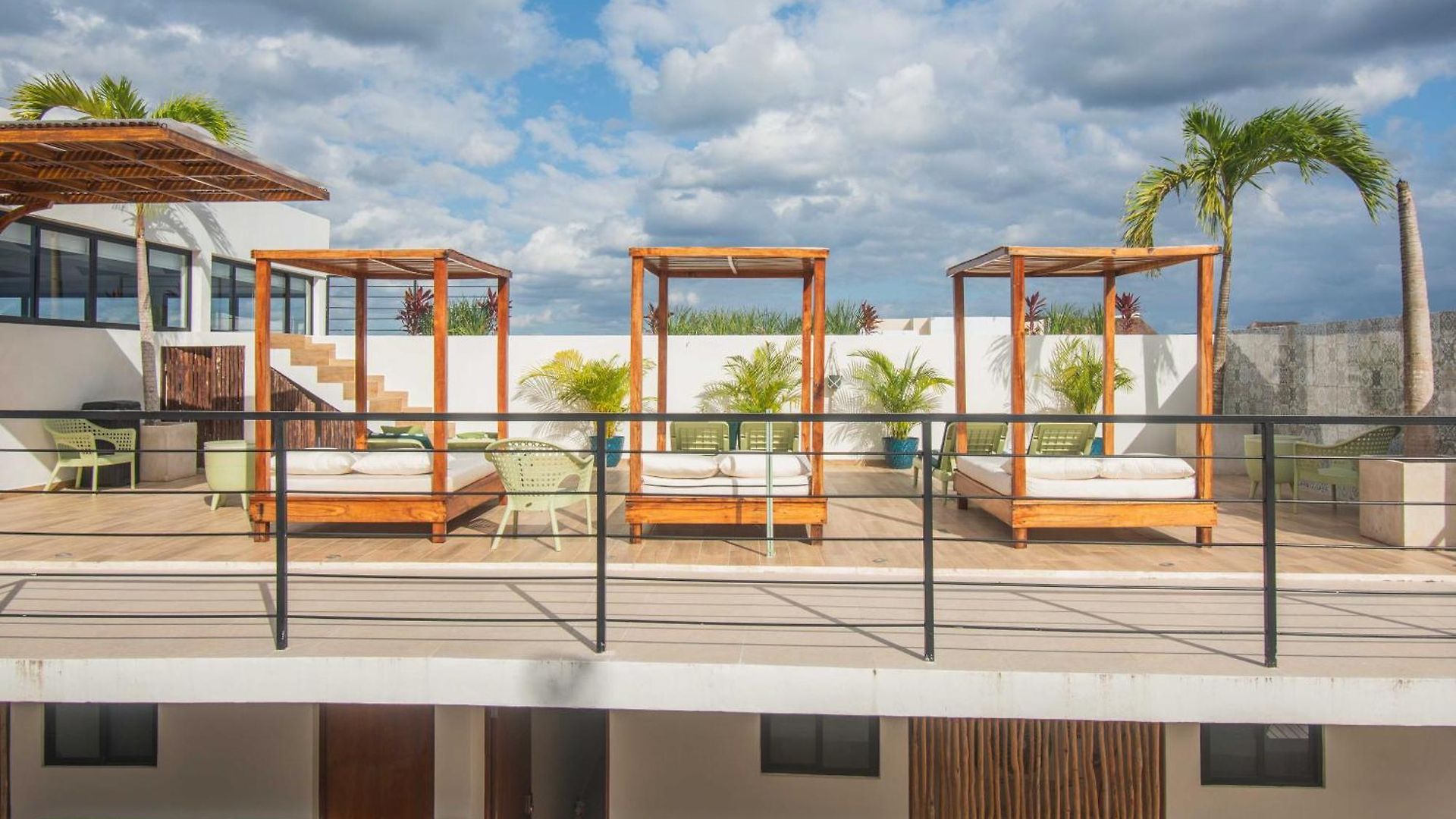 Apartment Downtown Penthouse With Private Pool, Rooftop Pool And Gym, Short Distance From Beaches, Restaurants & Nightlife *