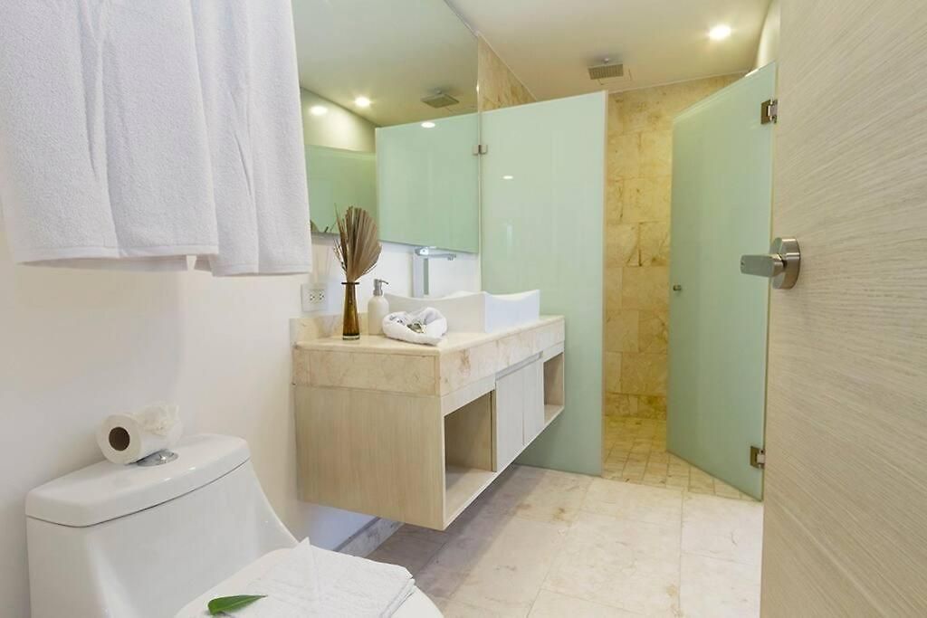 2 Bedroom + Private Pool And Roof Top Terrace Apartment *