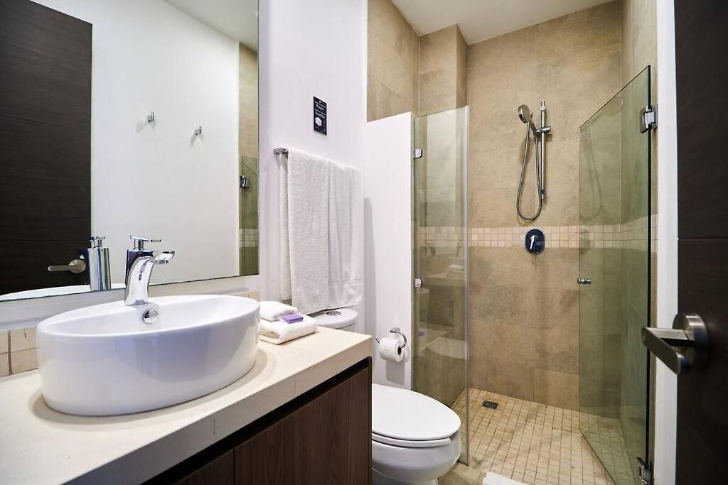 Serene Private Rooftop Jacuzzi Penthouse 2 Pools 5 Min To + Gym Apartment