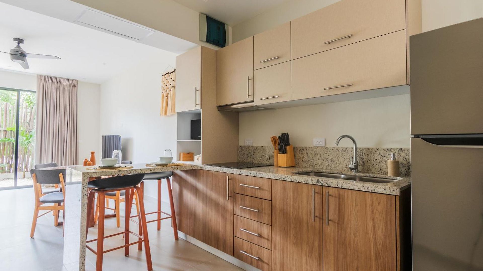 Apartment Downtown Penthouse With Private Pool, Rooftop Pool And Gym, Short Distance From Beaches, Restaurants & Nightlife *