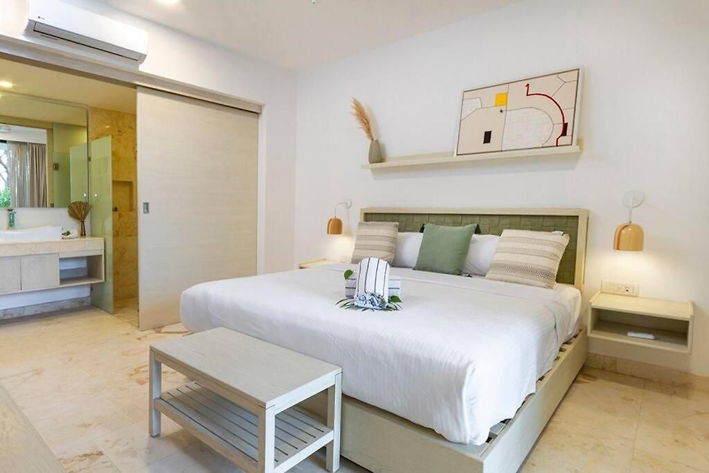 2 Bedroom + Private Pool And Roof Top Terrace Apartment *
