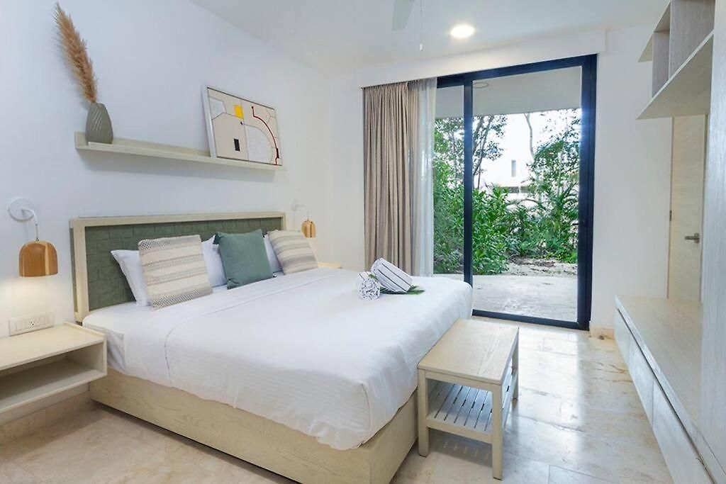 Apartment 2 Bedroom + Private Pool And Roof Top Terrace *