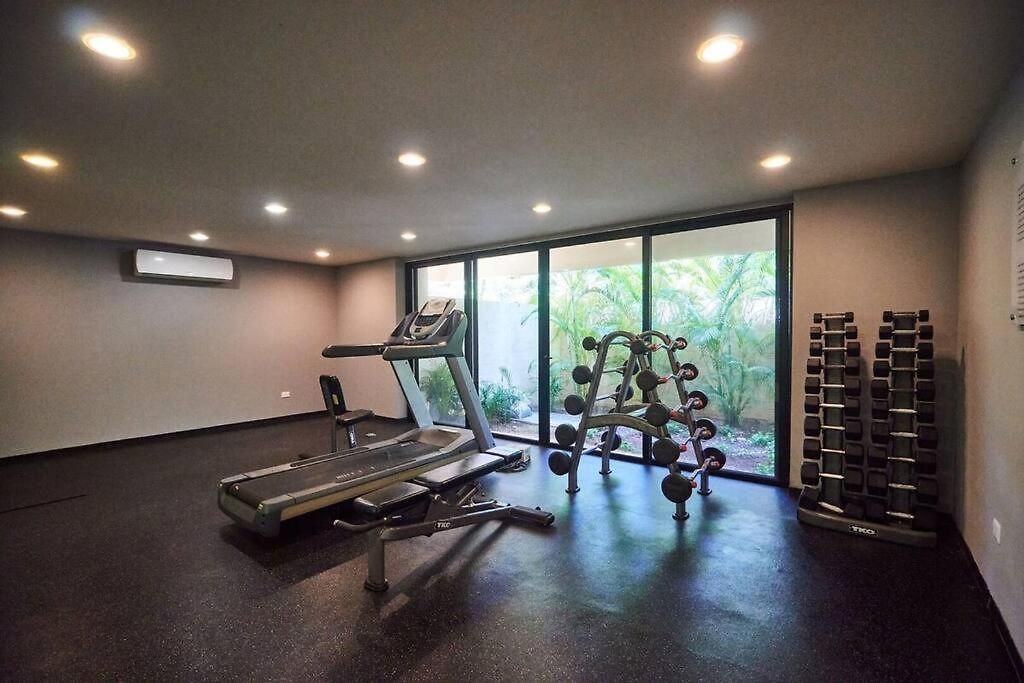 Zen Oasis Swim Up Pool W Tiki Hut Bar + Gym