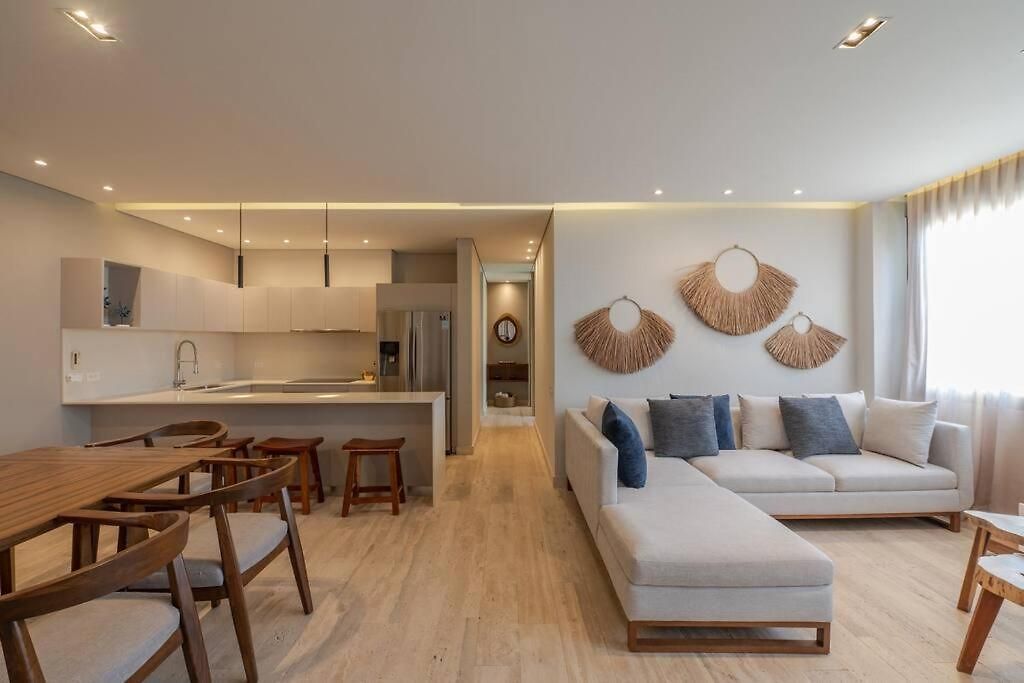 New 2 Bd With Private Balcony Apartamento