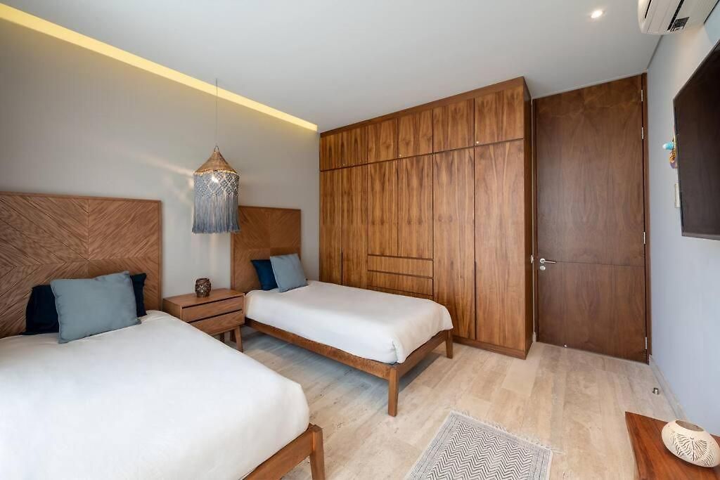 New 2 Bd With Private Balcony Apartamento