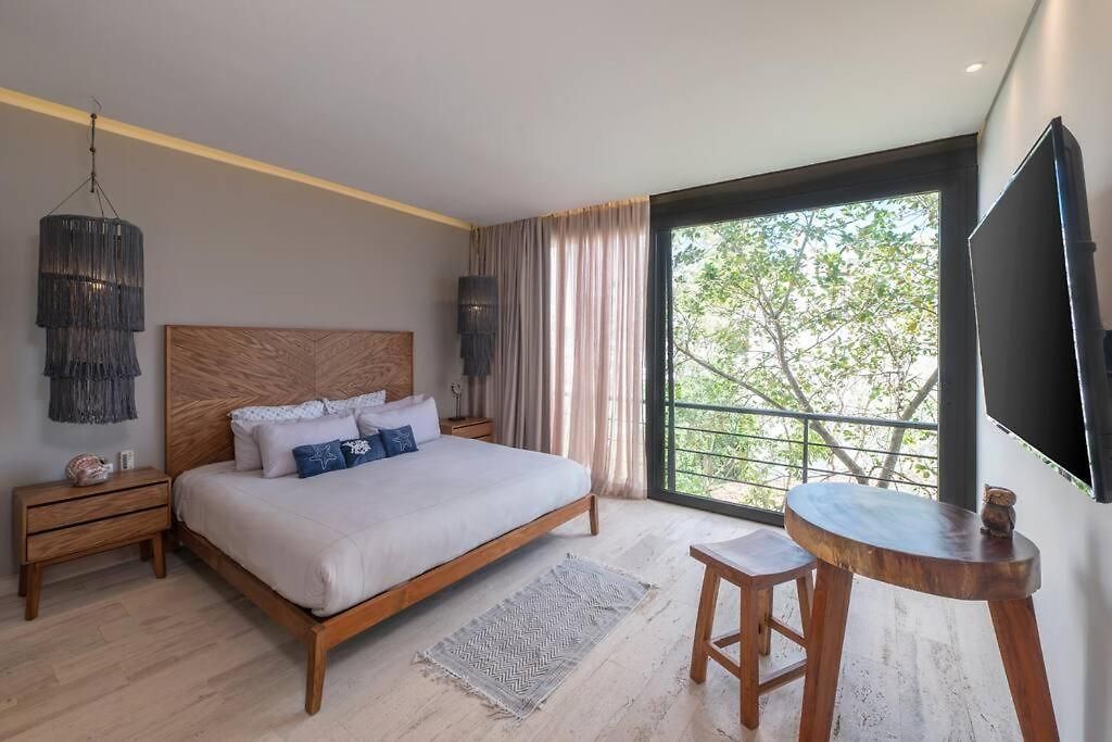 New 2 Bd With Private Balcony *