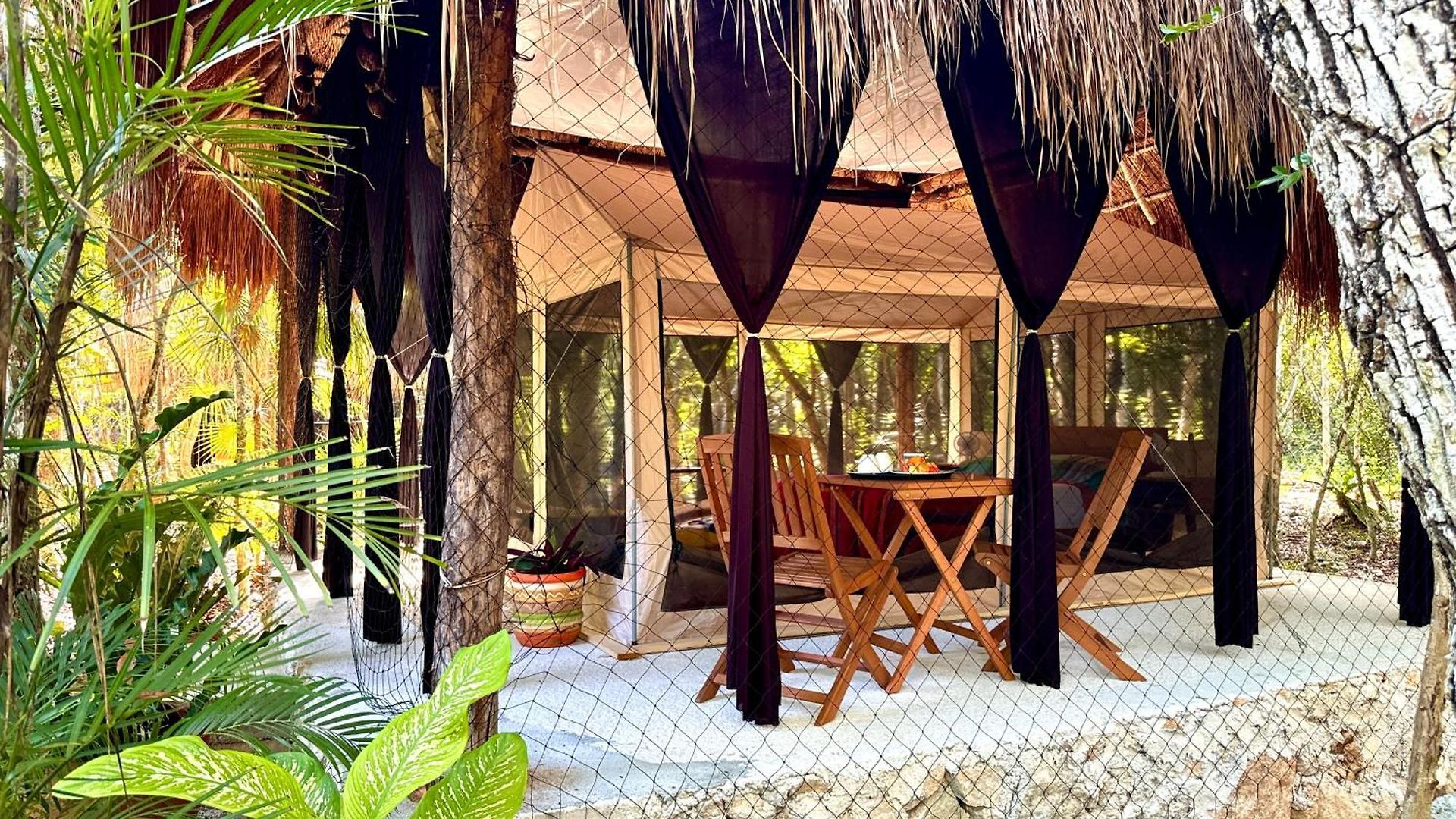 Camping Glamping Bunga Lotus Tulum