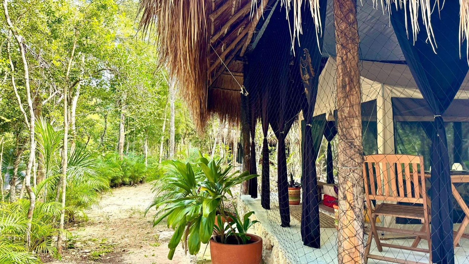 Glamping Bunga Lotus Camping Tulum