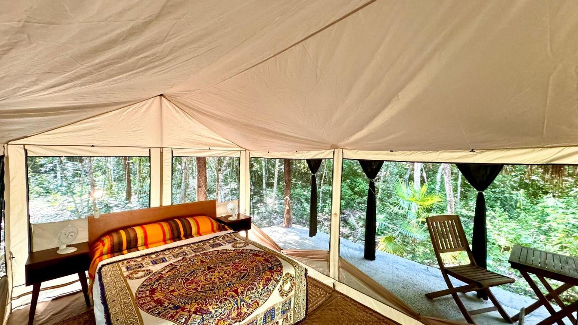 Glamping Bunga Lotus Camping Tulum