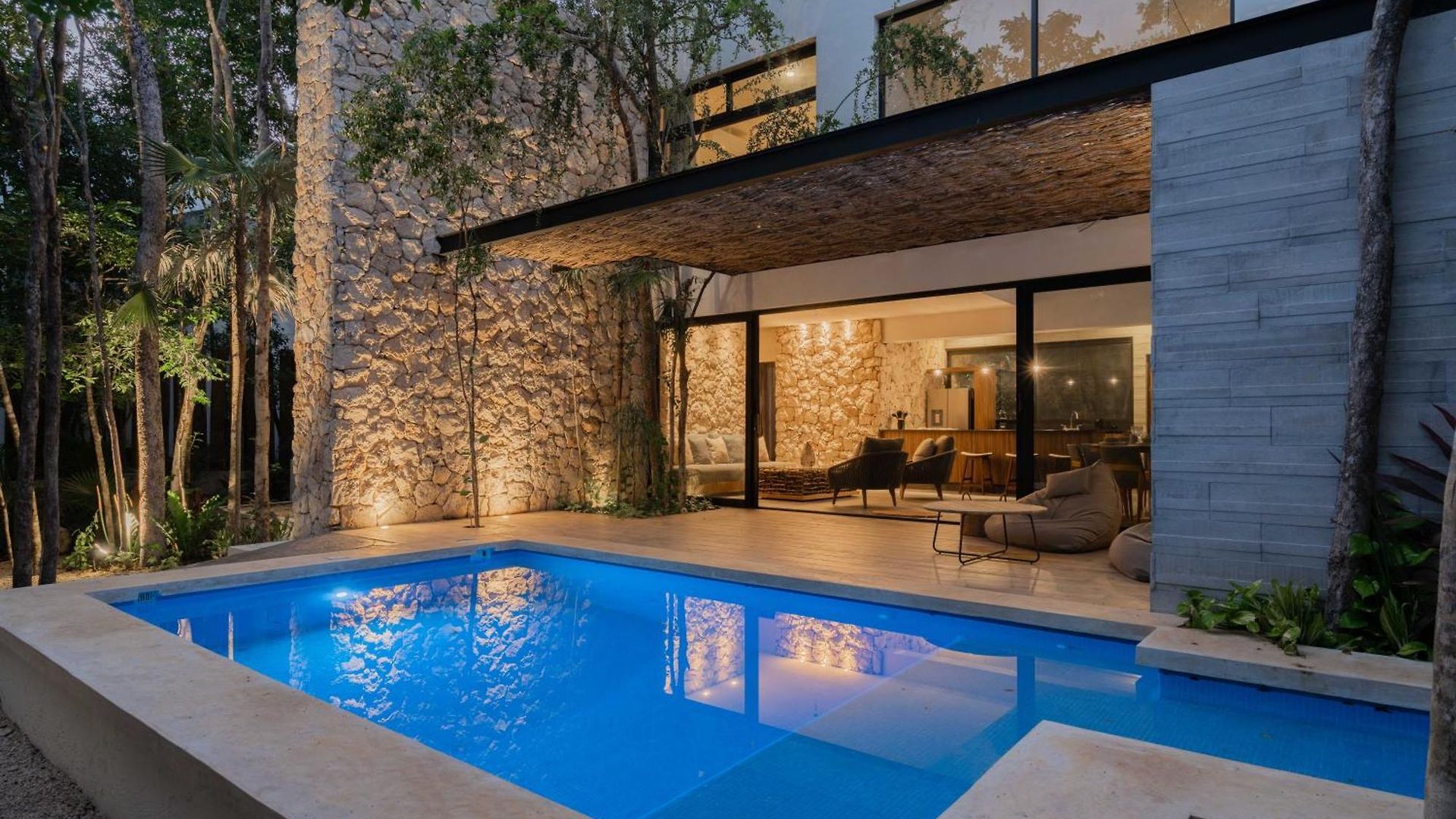Twelve O'clock - Luxury Villa