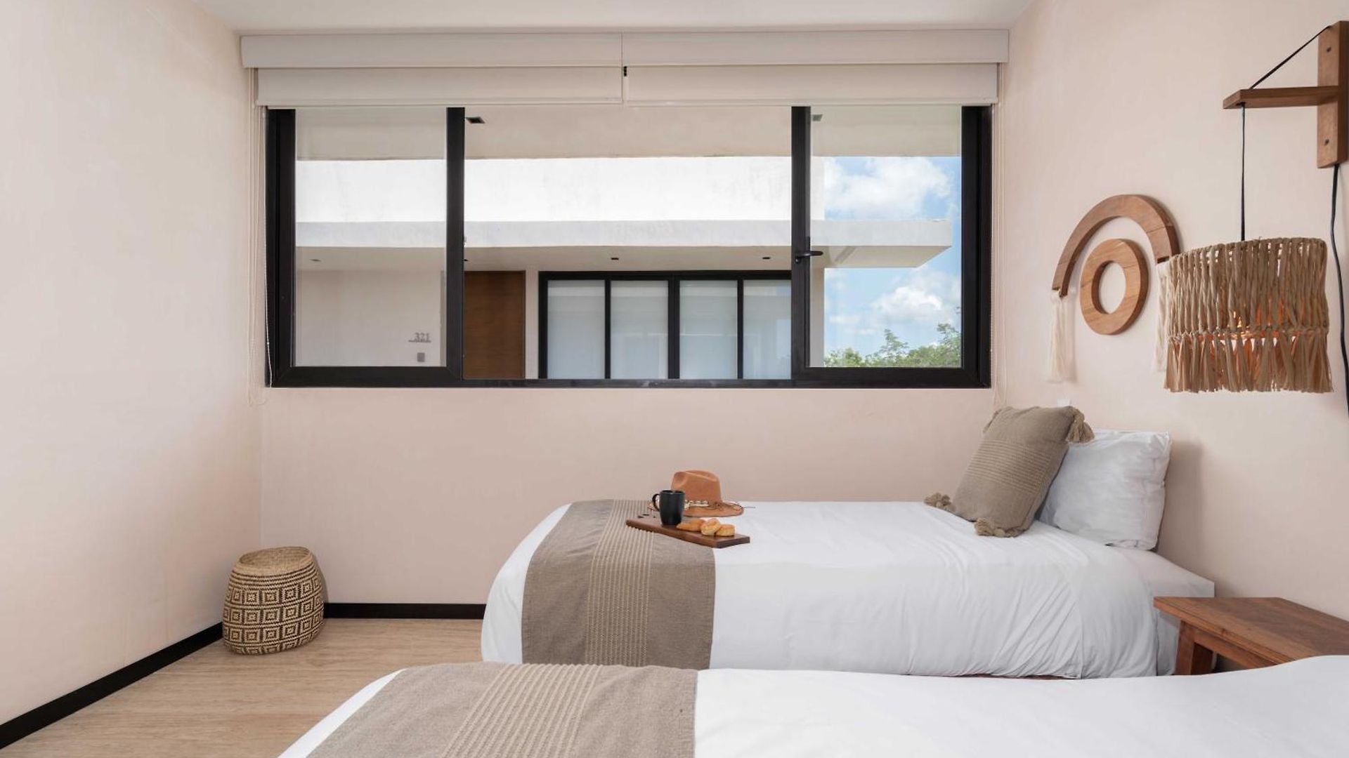 Apartment Penthouse Oasis: Rooftop Pool & Luxury *