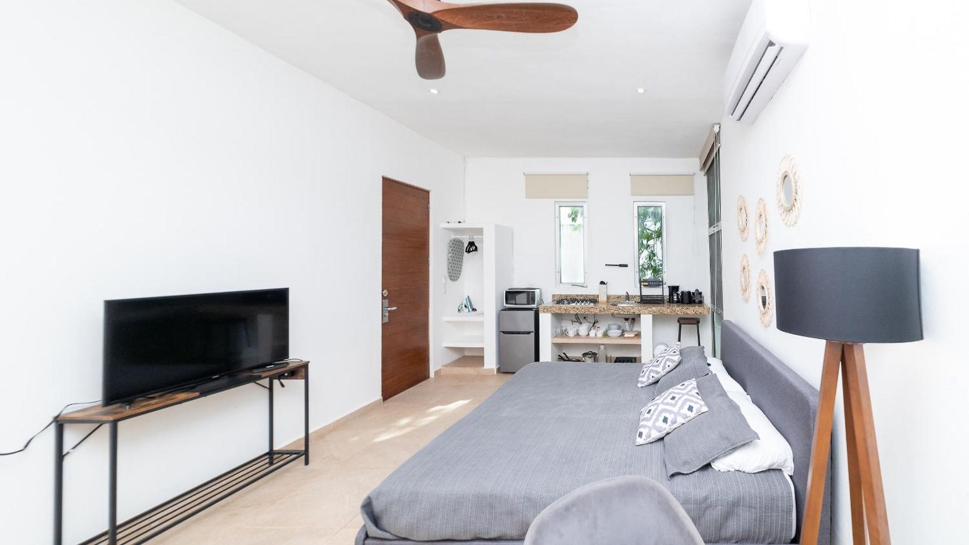 Large Loft With Private Pool And Amazing Sunset Views In The Heart Of