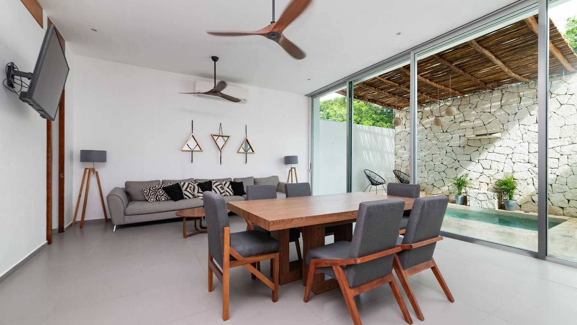 Apartamento Relaxing 2 Bedroom In The Center Of With Private Pool And Terrace