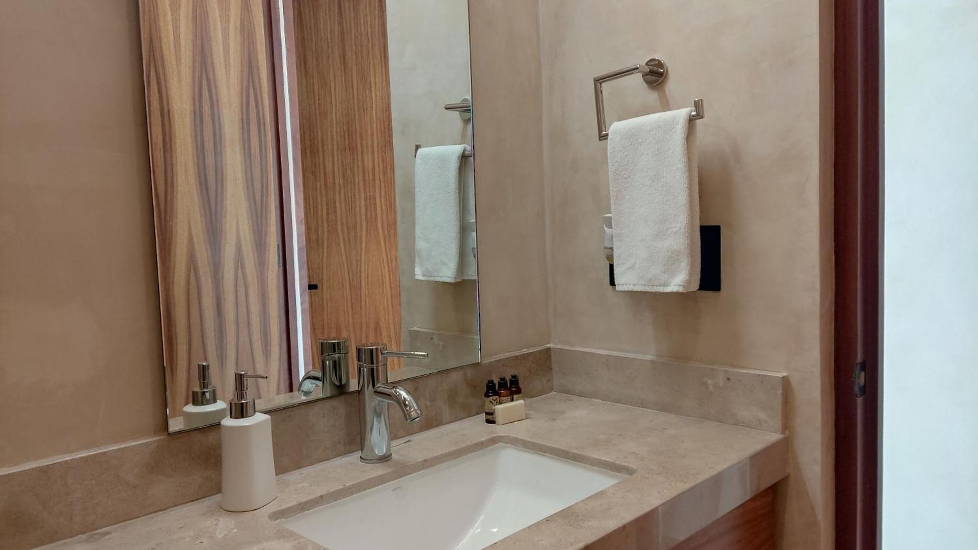 Luxury Romantic Getaway - 1 Bedroom - Steps From The - Bahia Tankah Apartment Tulum