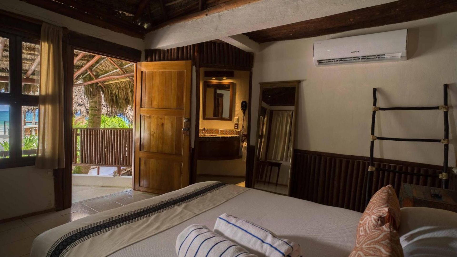 Bt Live Located At The Party Zone 4* Tulum