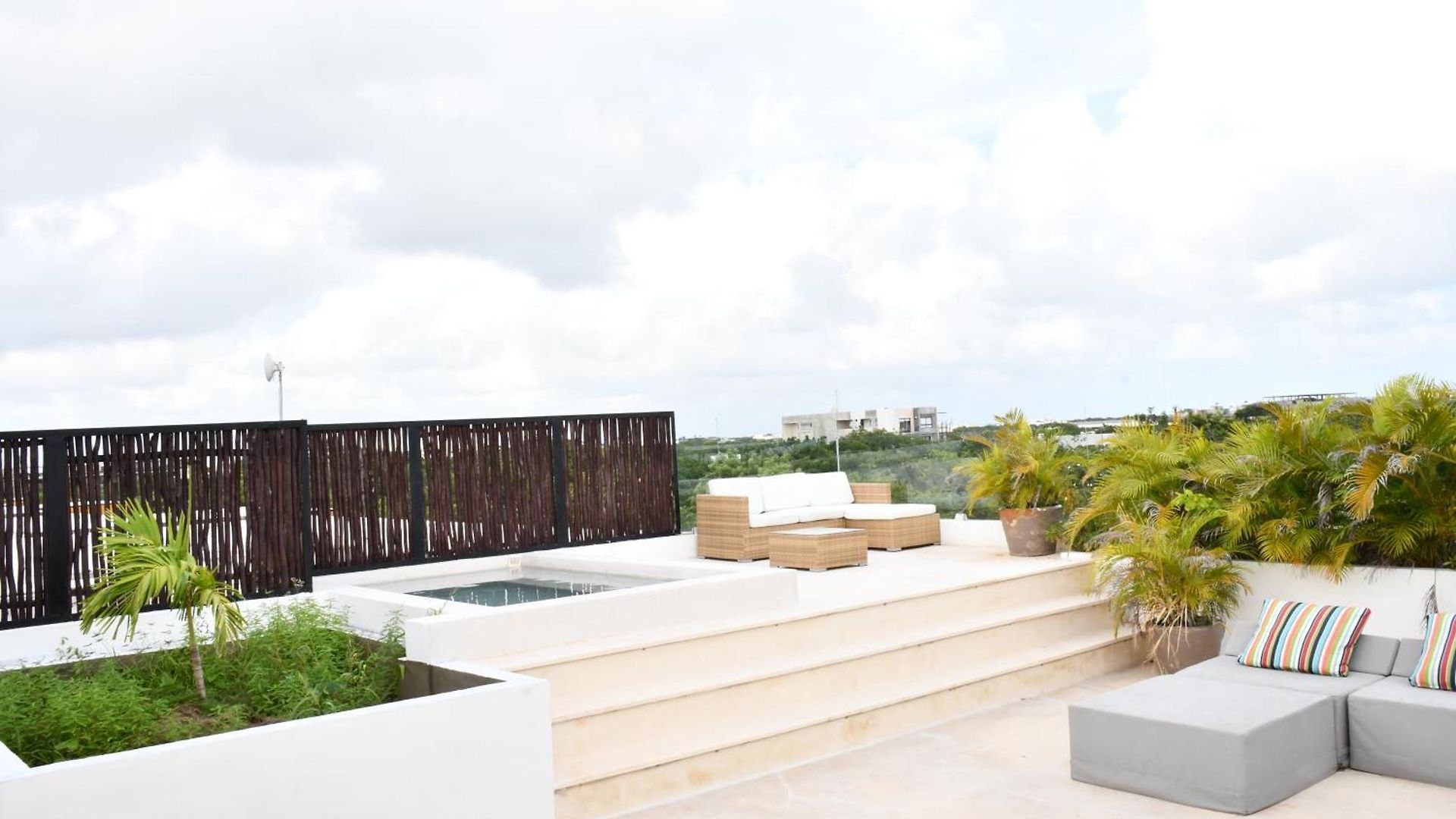 Manor By The Spot Apartment *