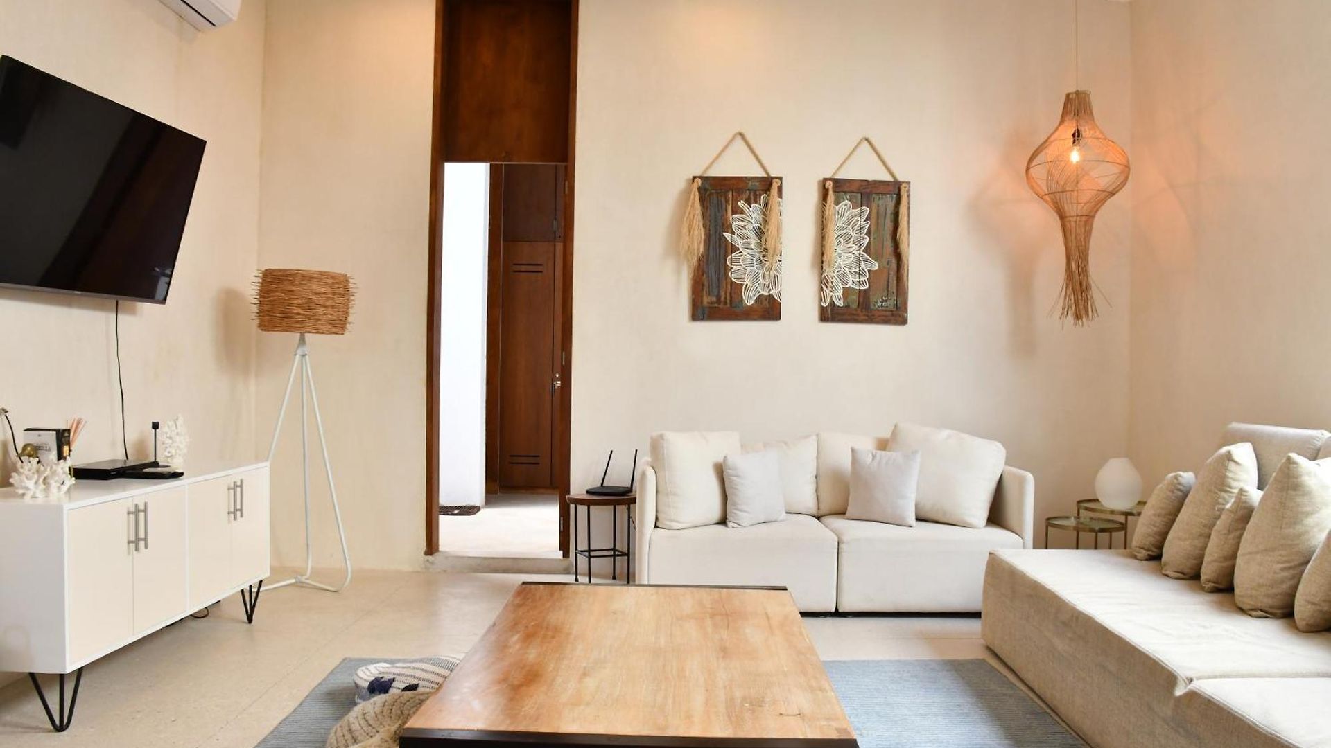 Manor By The Spot Apartment *