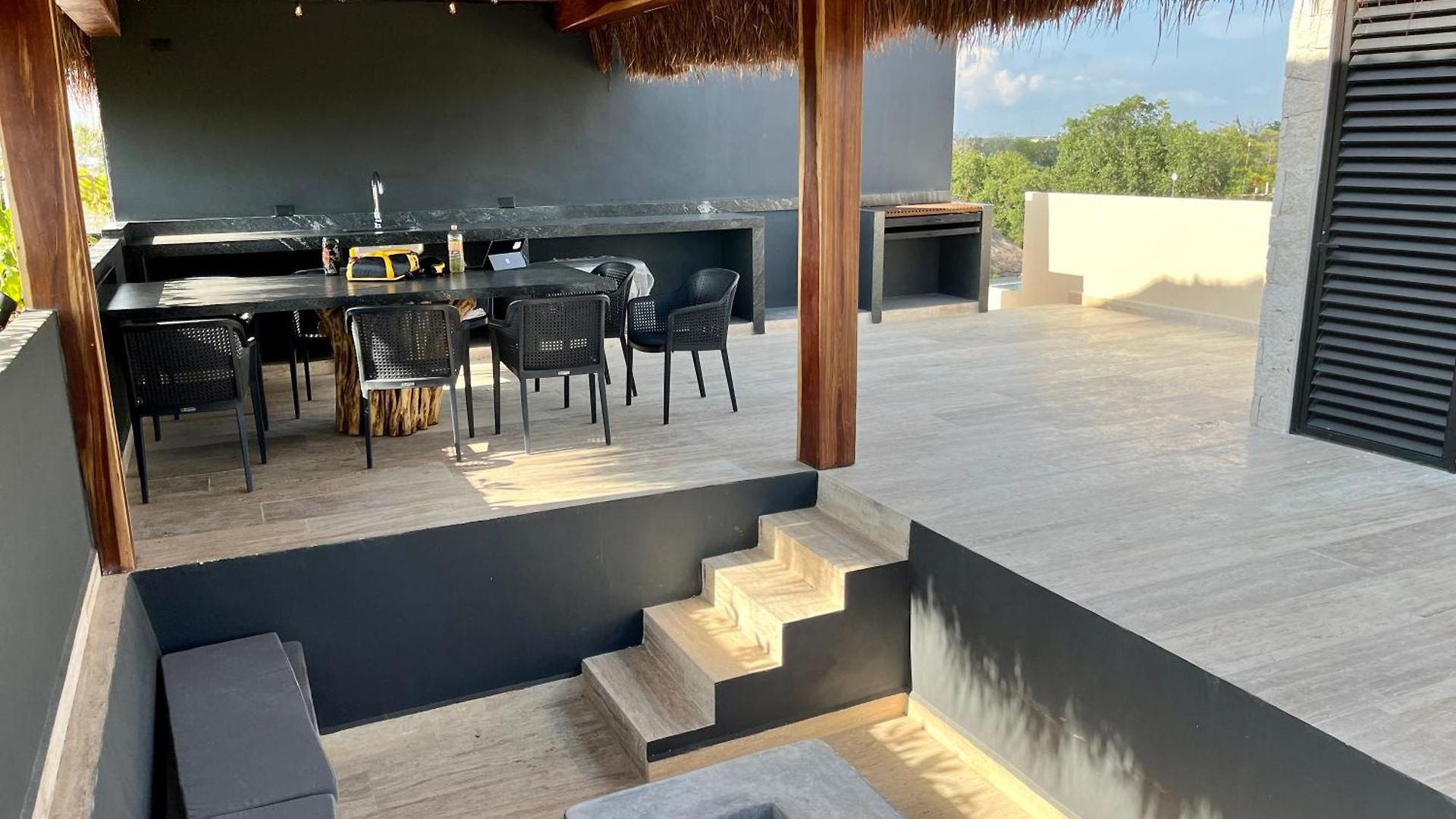 W/plunge Pool & Kitchen *