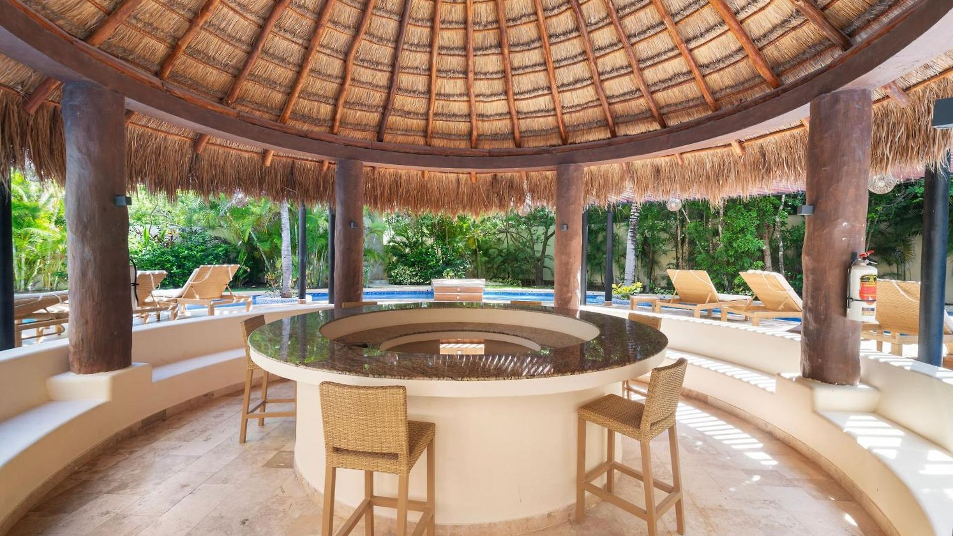 Luxurious Penthouse With Jungle View & Private Pool Apartment *