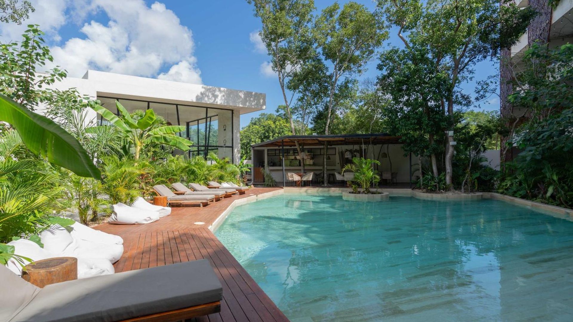Jade Tulum