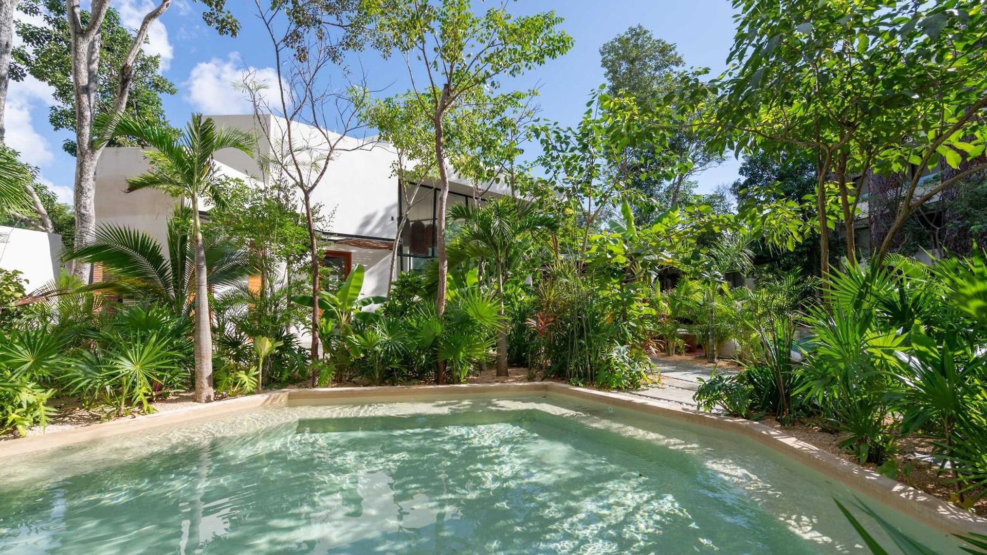 Jade Tulum