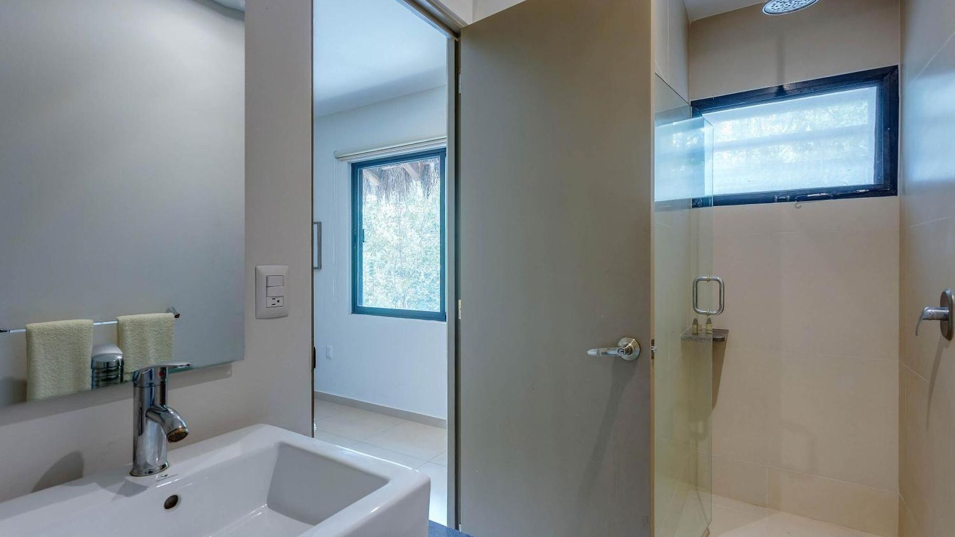 Hotel Moderna Yaxiik 19