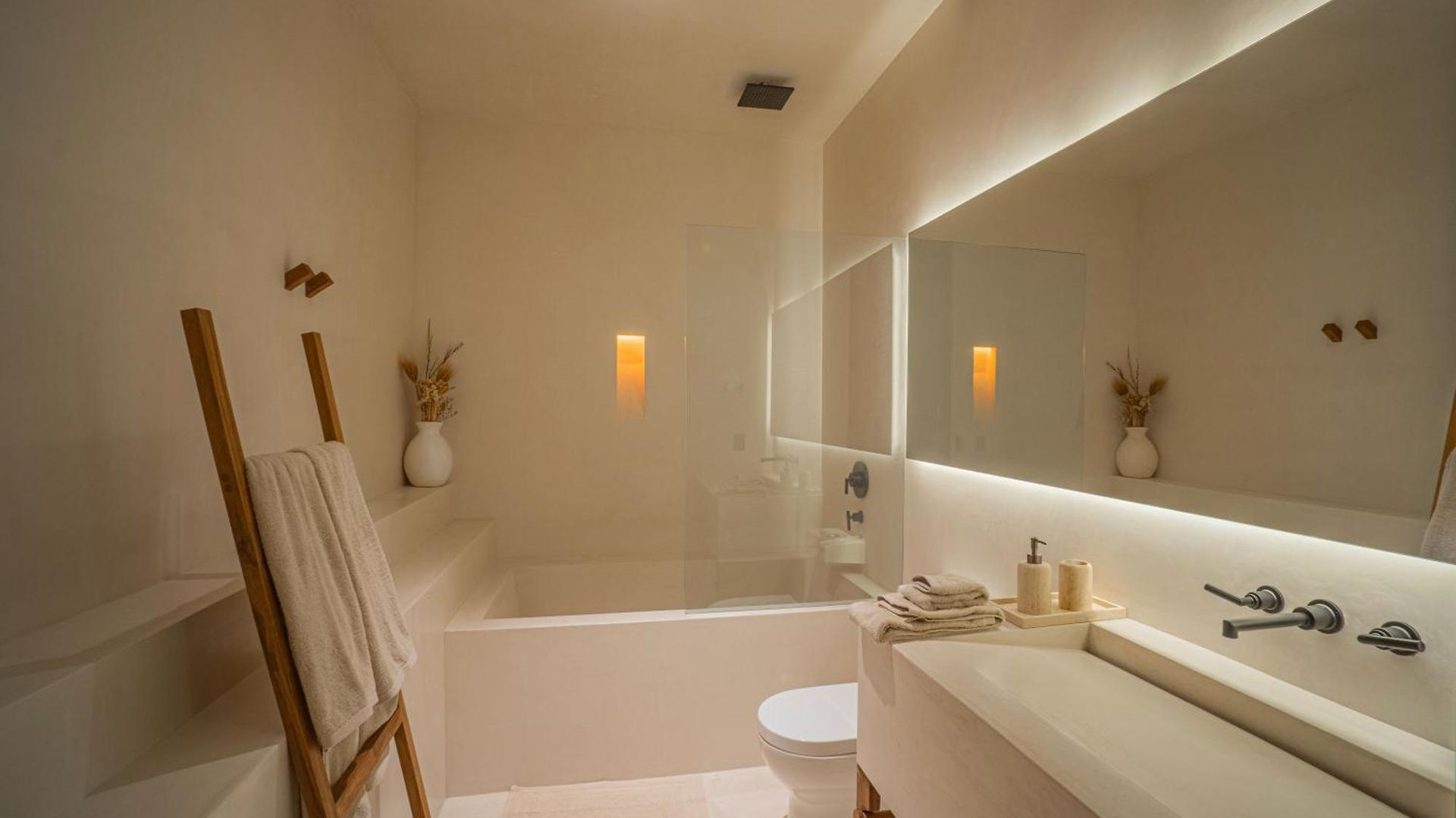 Namas Apartahotel 4*