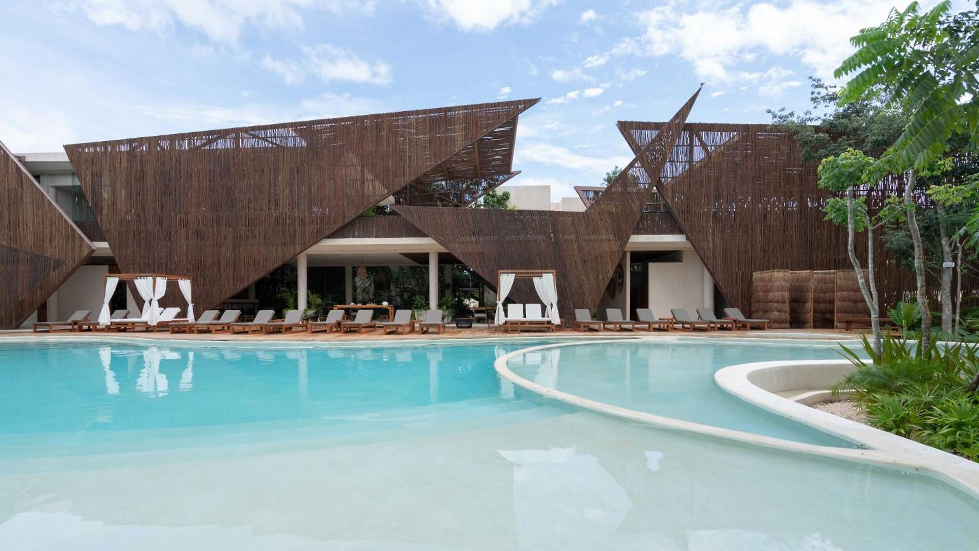 Penthouse Oasis: Rooftop Pool & Luxury Apartment Tulum