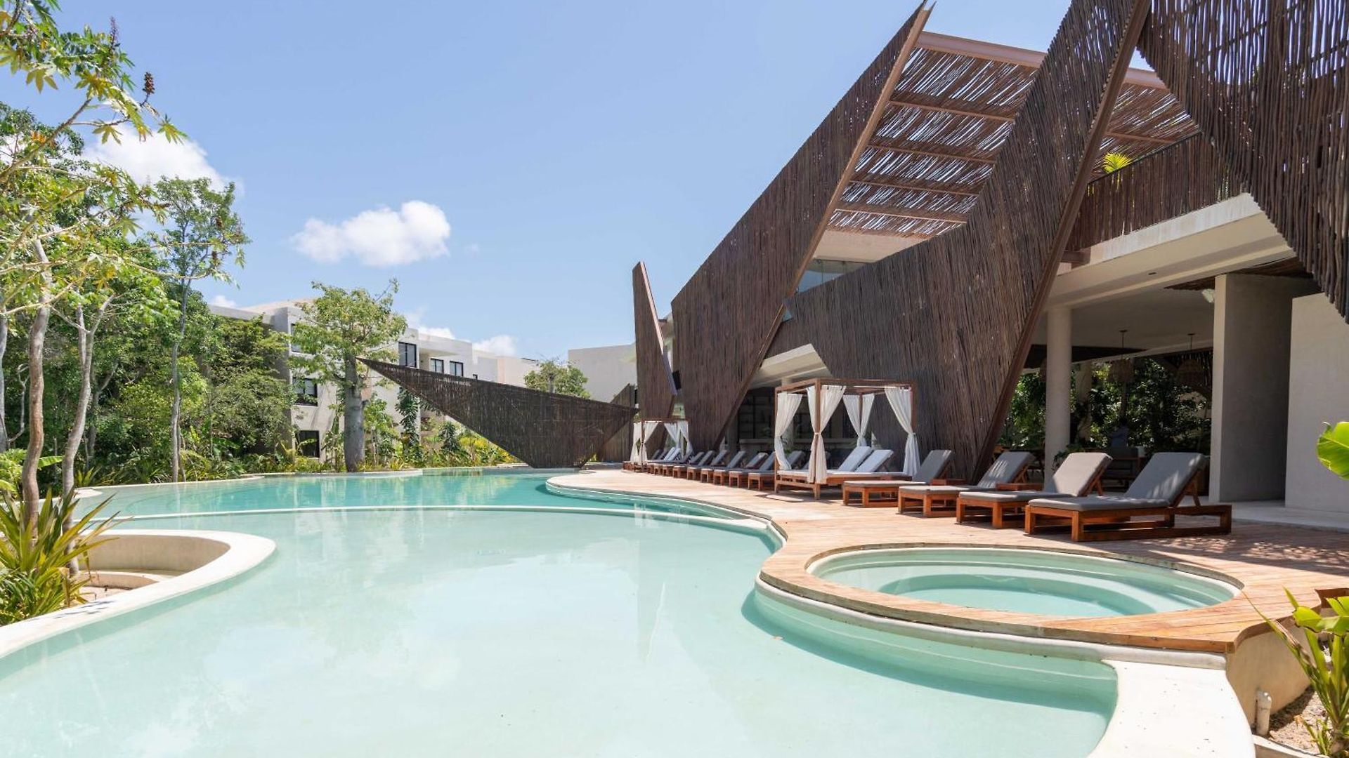 Penthouse Oasis: Rooftop Pool & Luxury Apartment Tulum