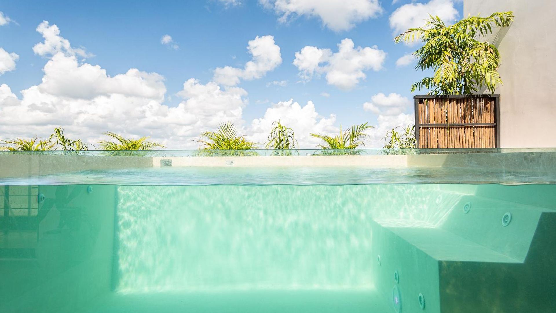 Penthouse Oasis: Rooftop Pool & Luxury Apartment Tulum