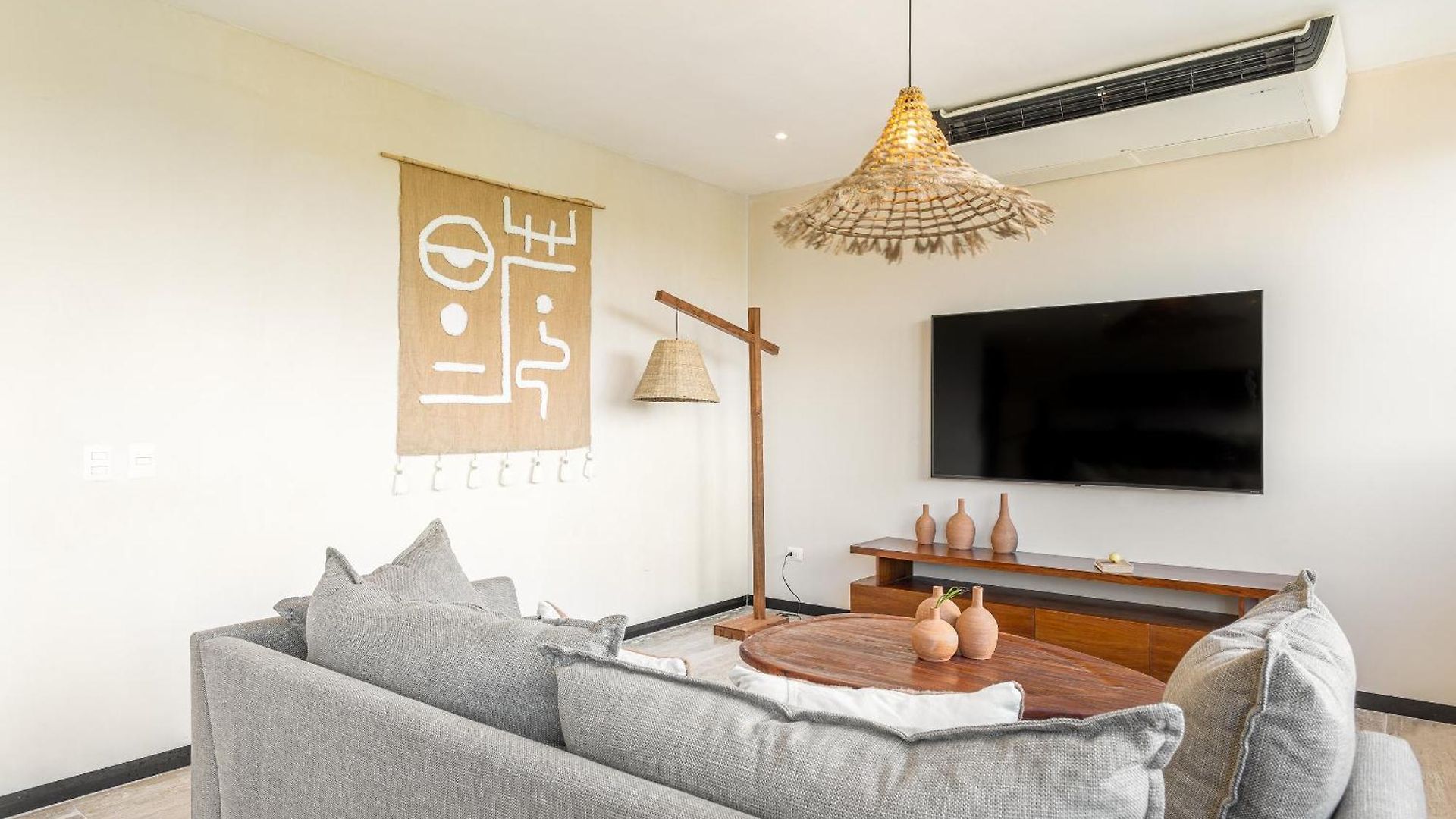 Apartment Penthouse Oasis: Rooftop Pool & Luxury *