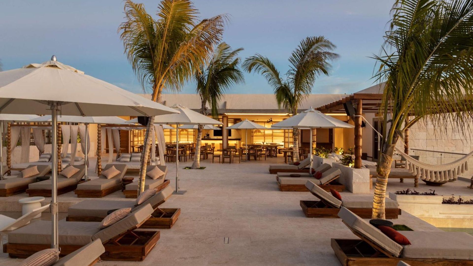 Motto By Hilton Hotel 4*