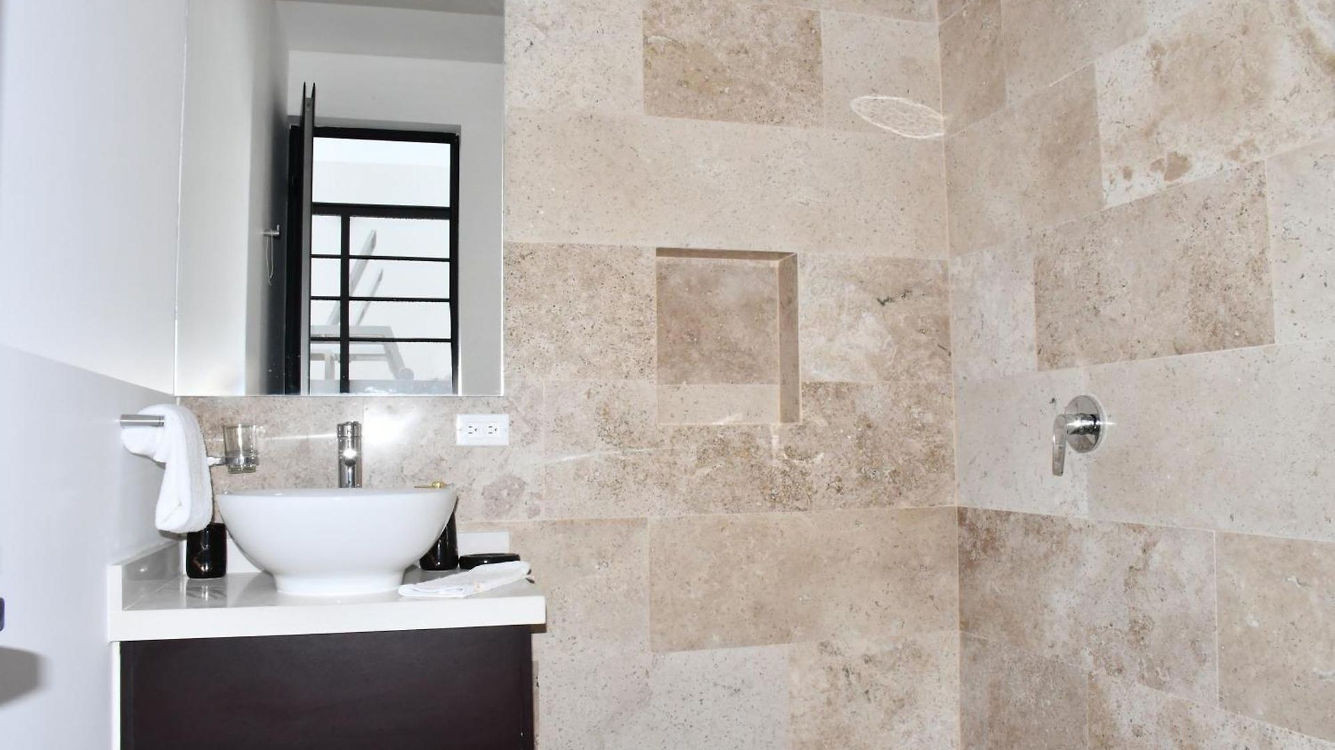 Menesse Luxury By Spot *