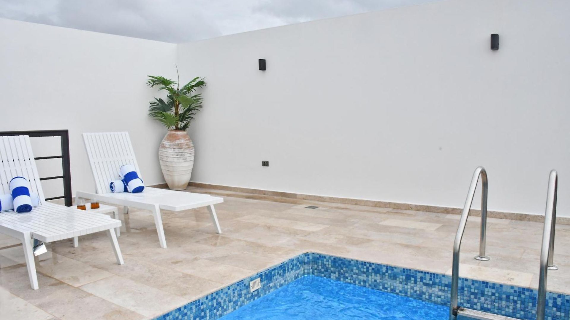 Menesse Luxury By Spot *