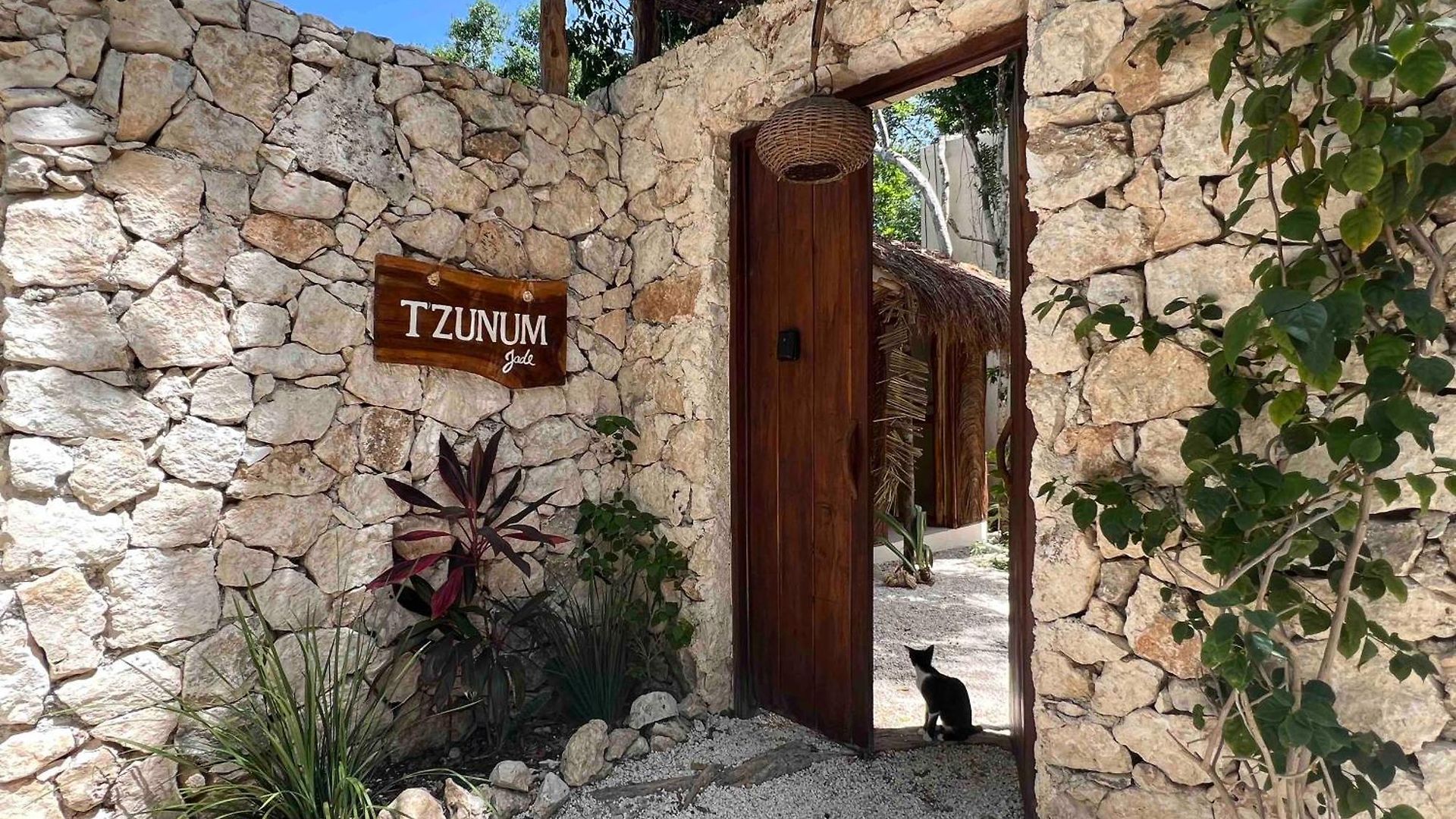 Tzunum Jade * Tulum