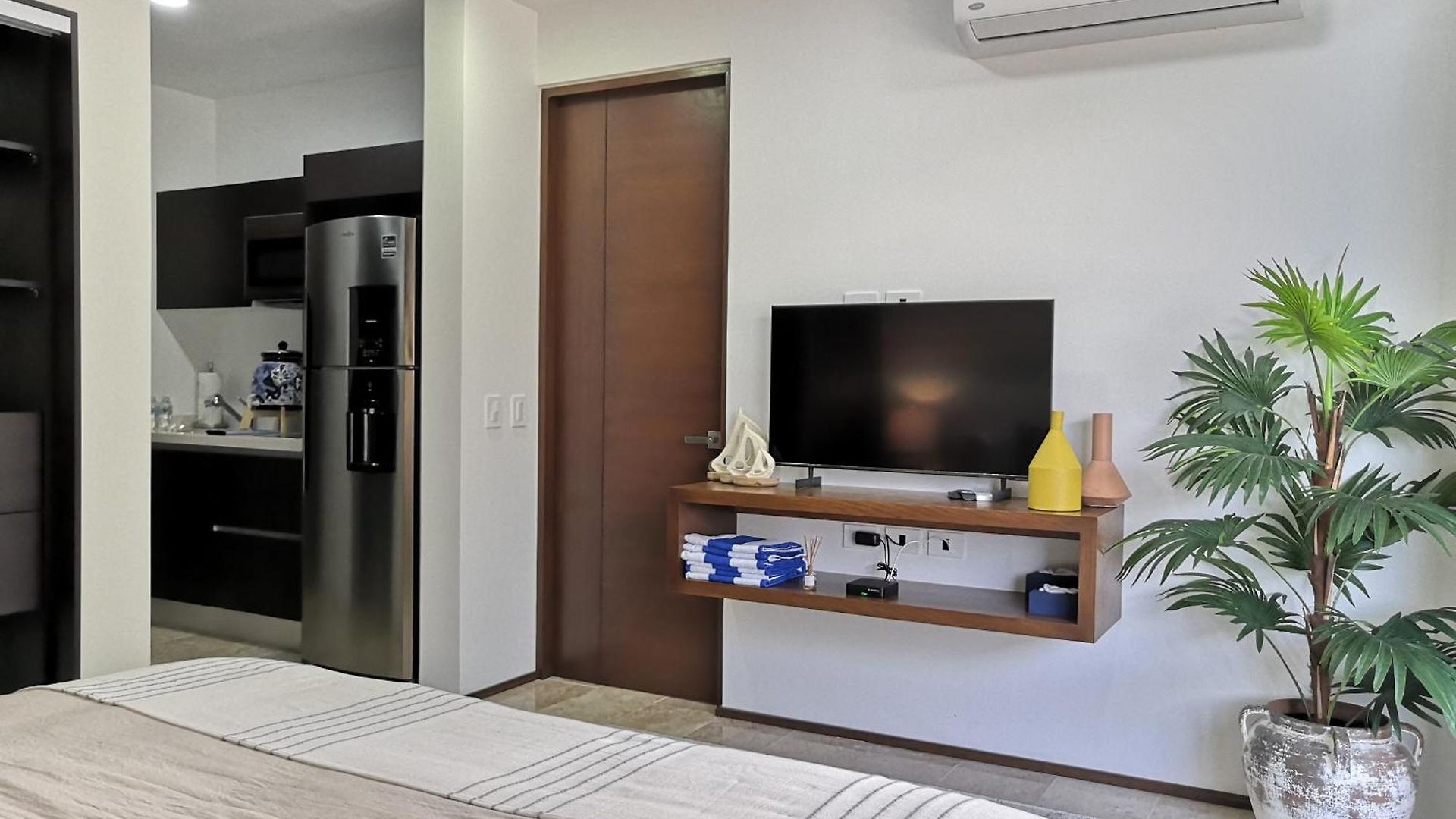 Menesse Luxury By Spot *